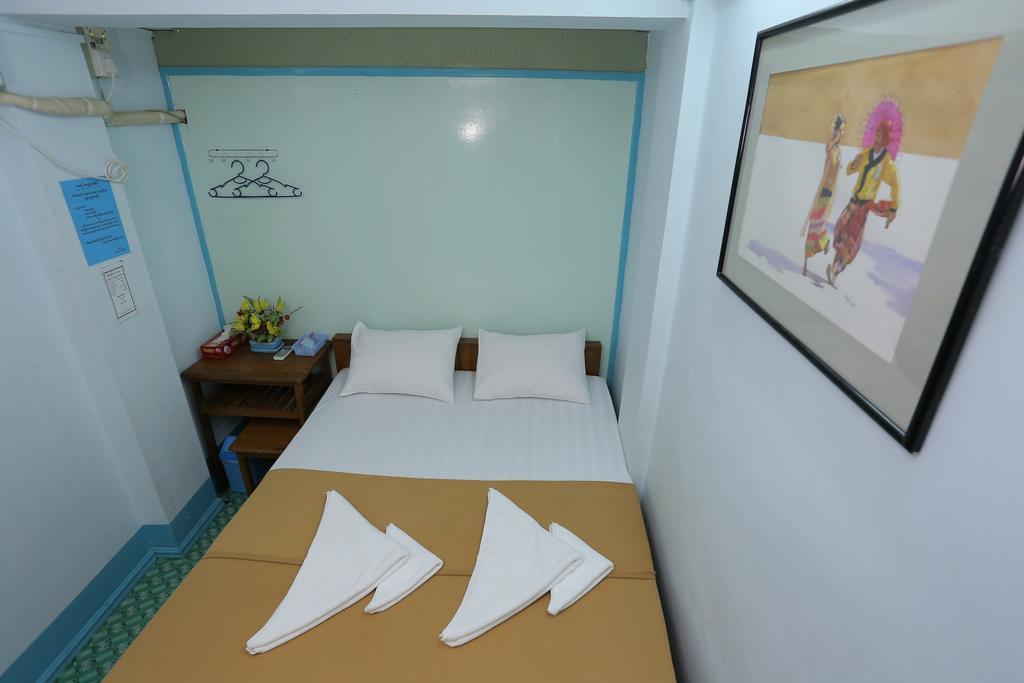 Chan Myae Thar Guest House Rangoon Værelse billede